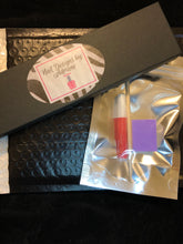 Load image into Gallery viewer, Royal Roses - Press On Nails - Standard Set